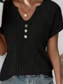 Blusa com Decote em V e Botão Decorativo