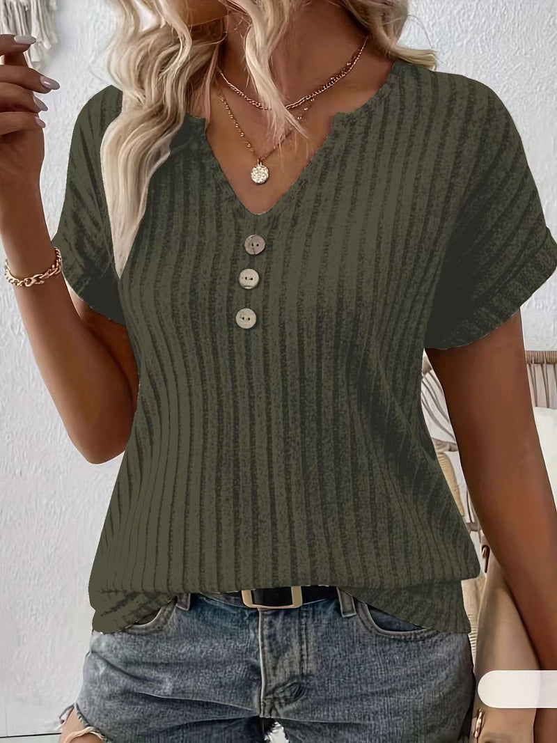 Blusa com Decote em V e Botão Decorativo