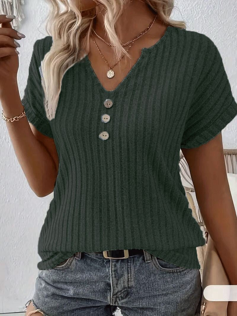 Blusa com Decote em V e Botão Decorativo